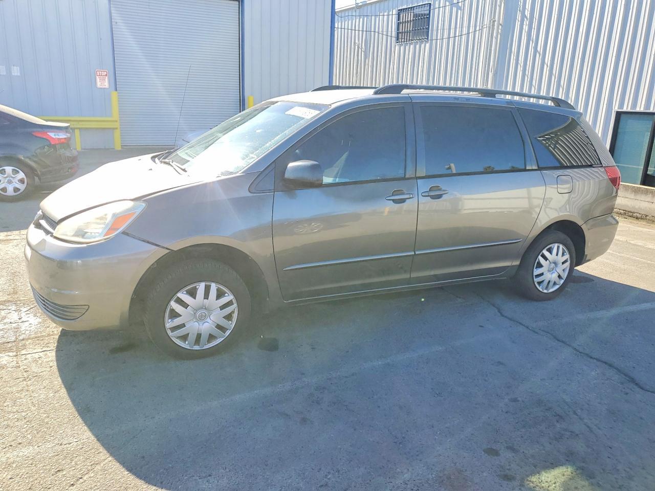 2005 TOYOTA SIENNA