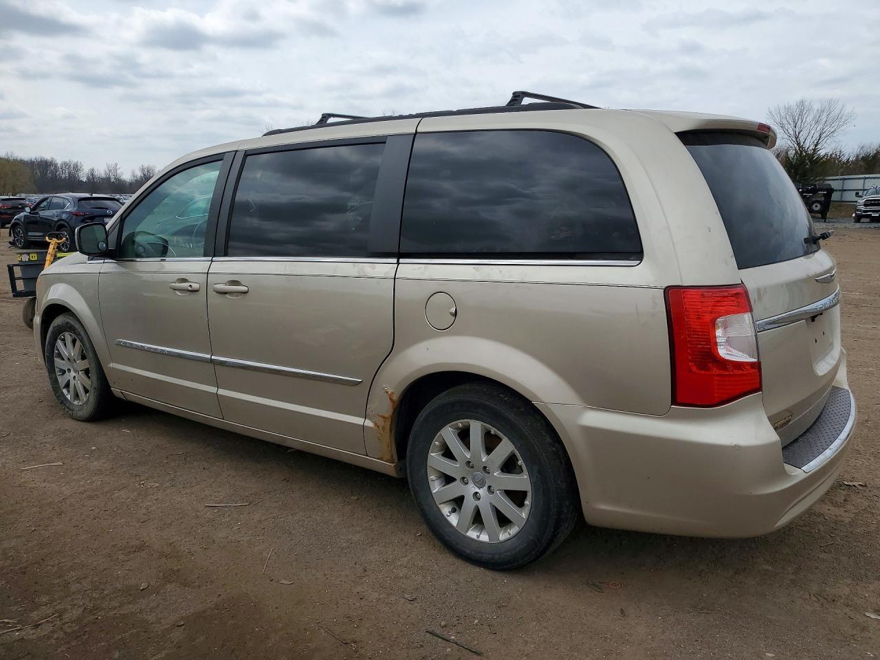 2013 CHRYSLER Town & Country