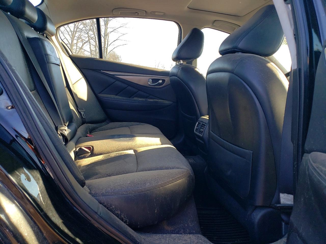 2015 INFINITI Q50