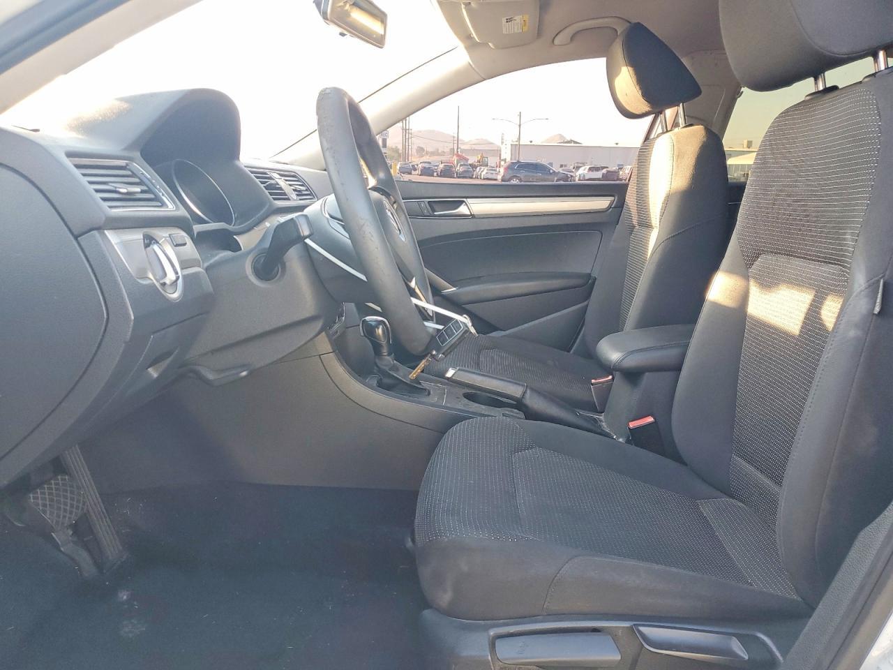 2016 VOLKSWAGEN Passat