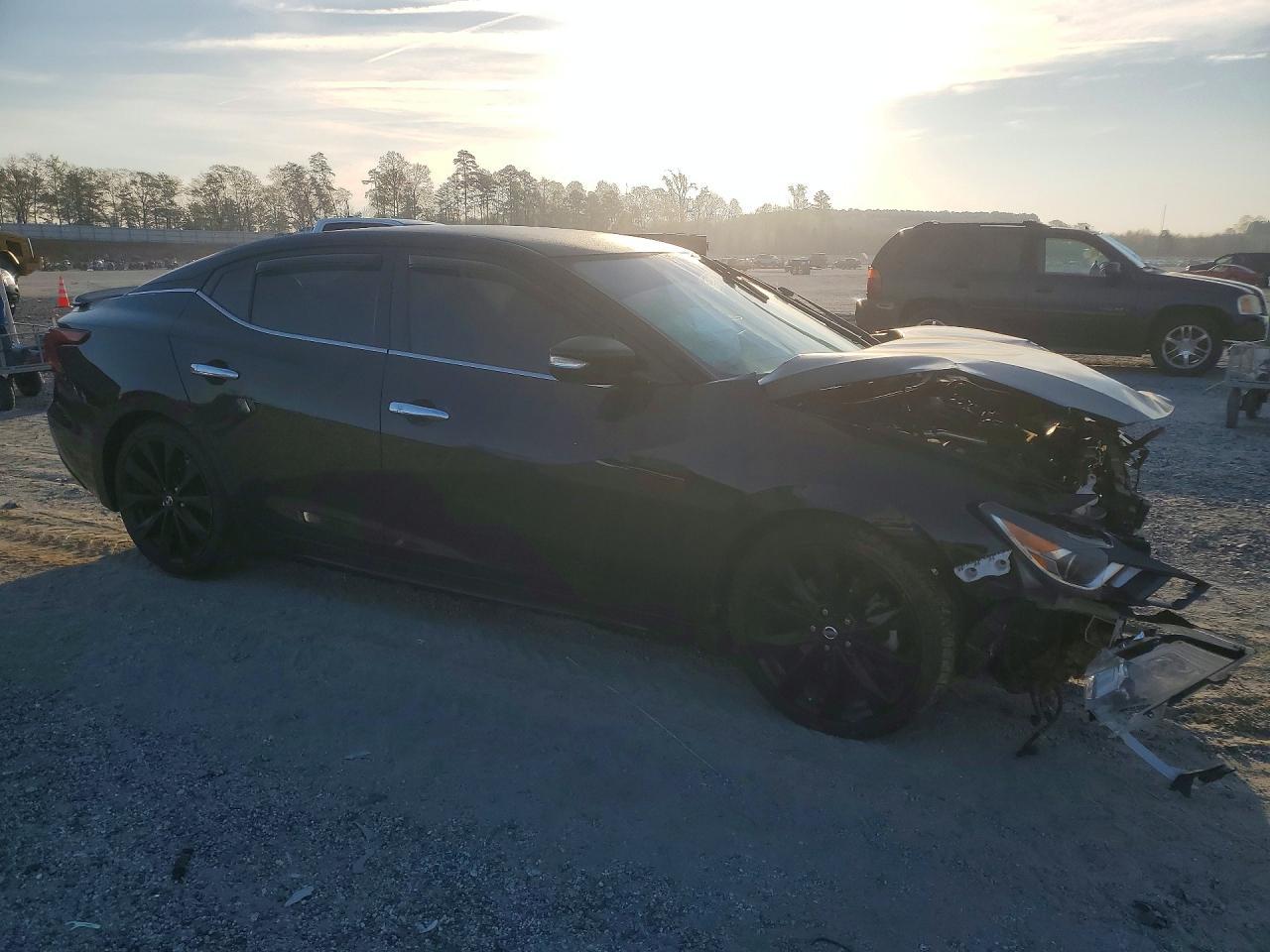 2017 NISSAN Maxima