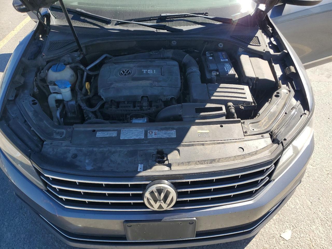 2016 VOLKSWAGEN Passat