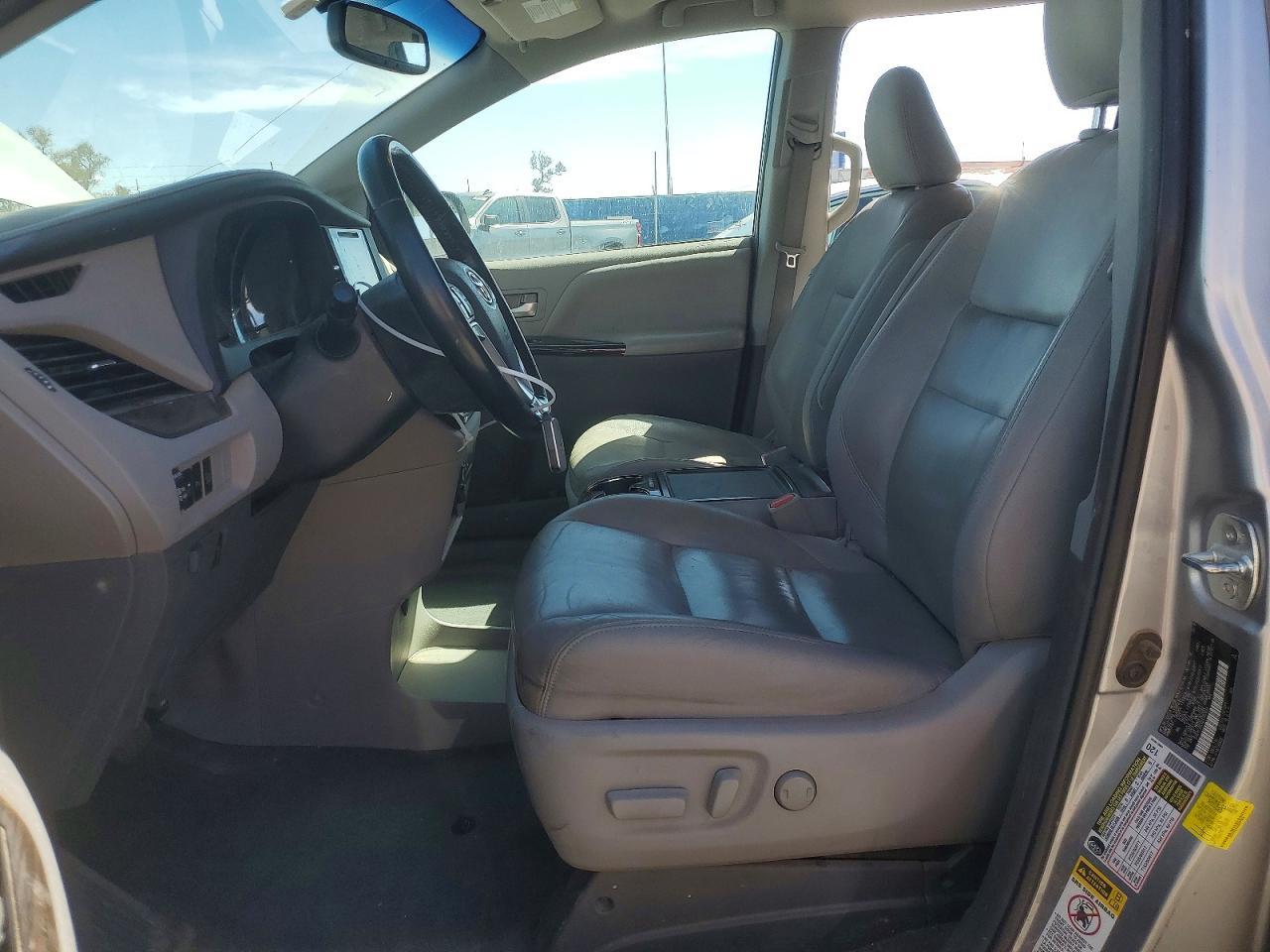 2016 TOYOTA SIENNA