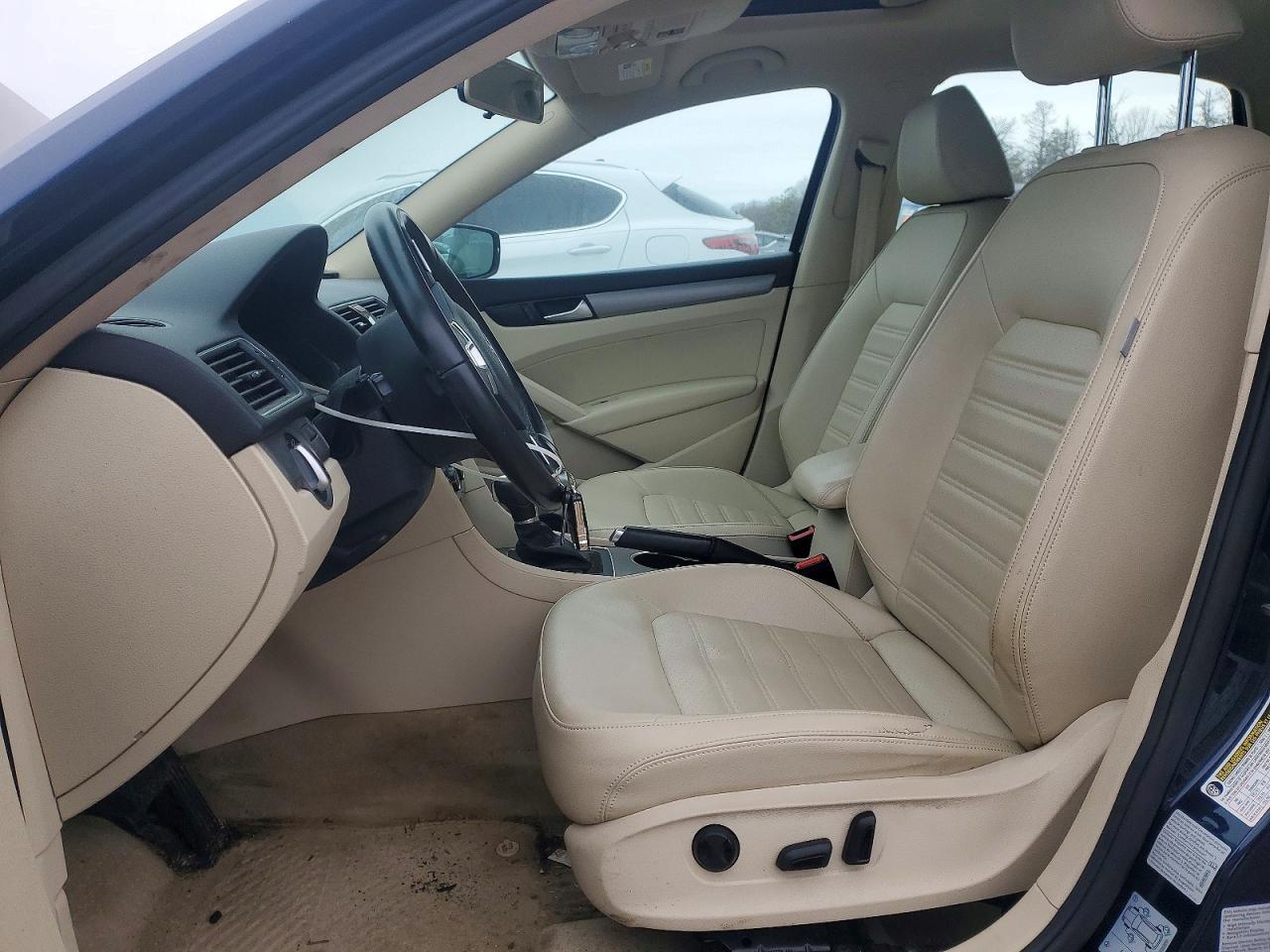 2015 VOLKSWAGEN Passat