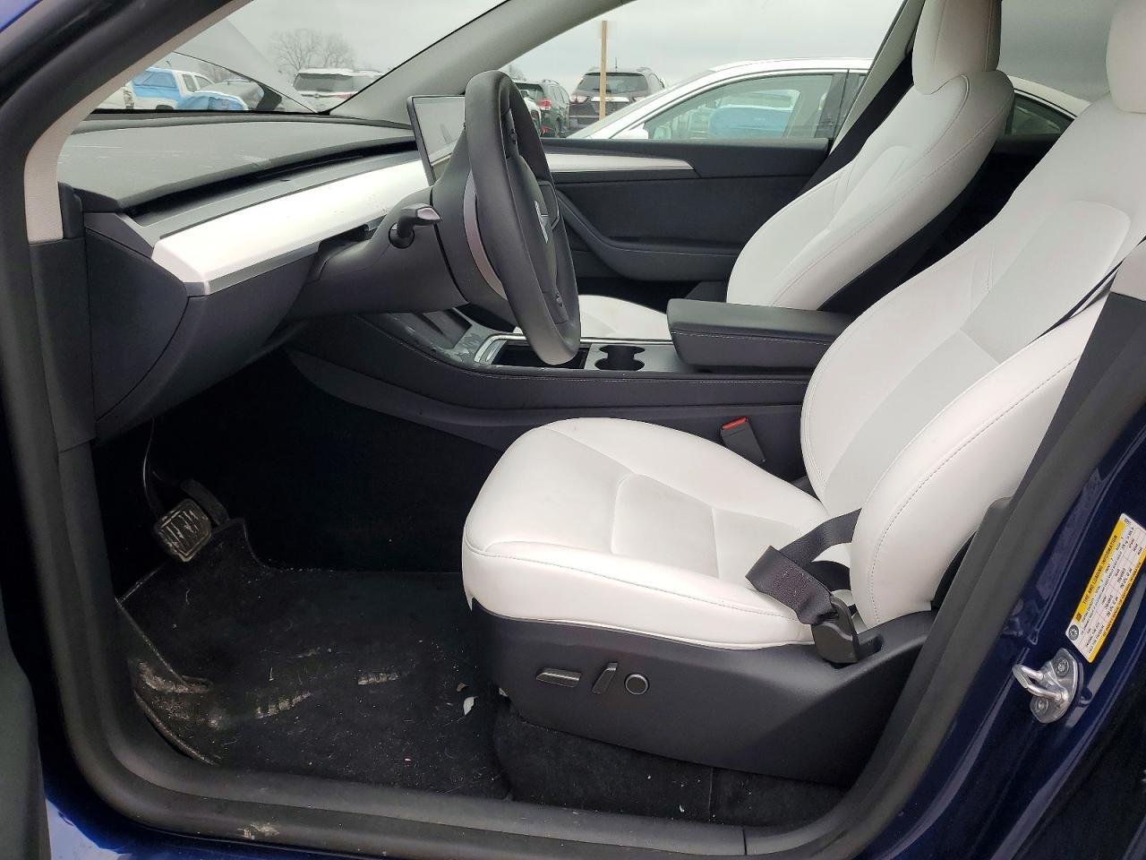 2025 TESLA MODEL Y
