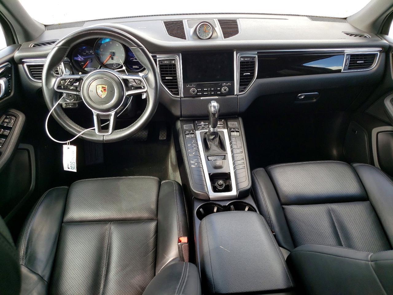 2017 PORSCHE Macan