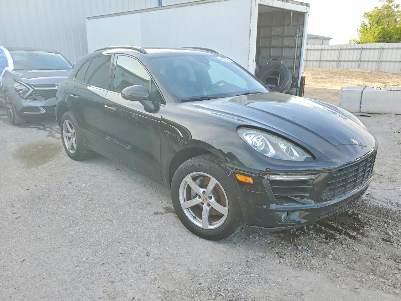 2018 PORSCHE Macan