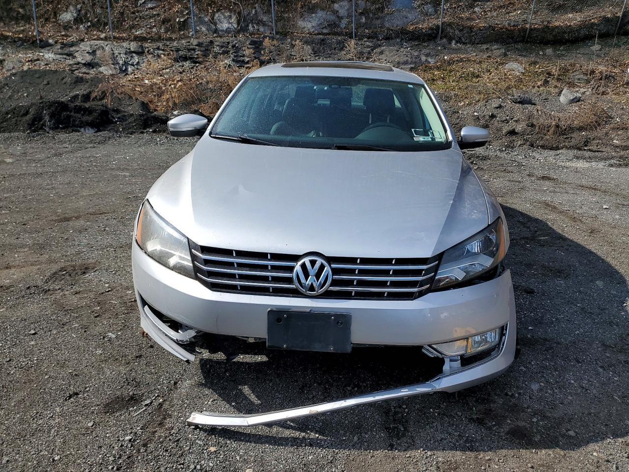 2014 VOLKSWAGEN Passat