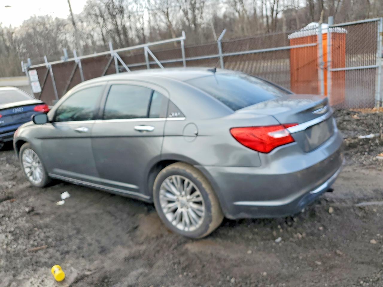 2011 CHRYSLER 200