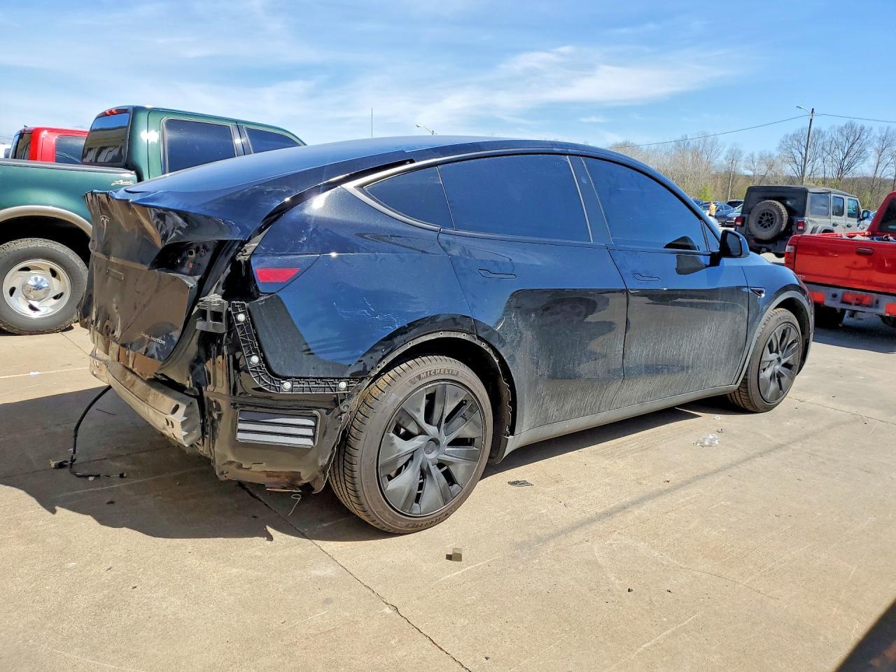 2025 TESLA MODEL Y