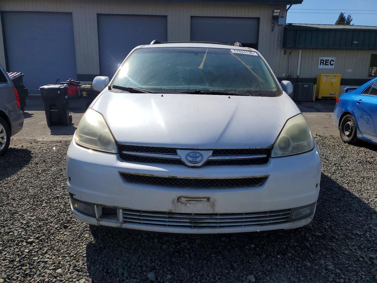 2004 TOYOTA SIENNA