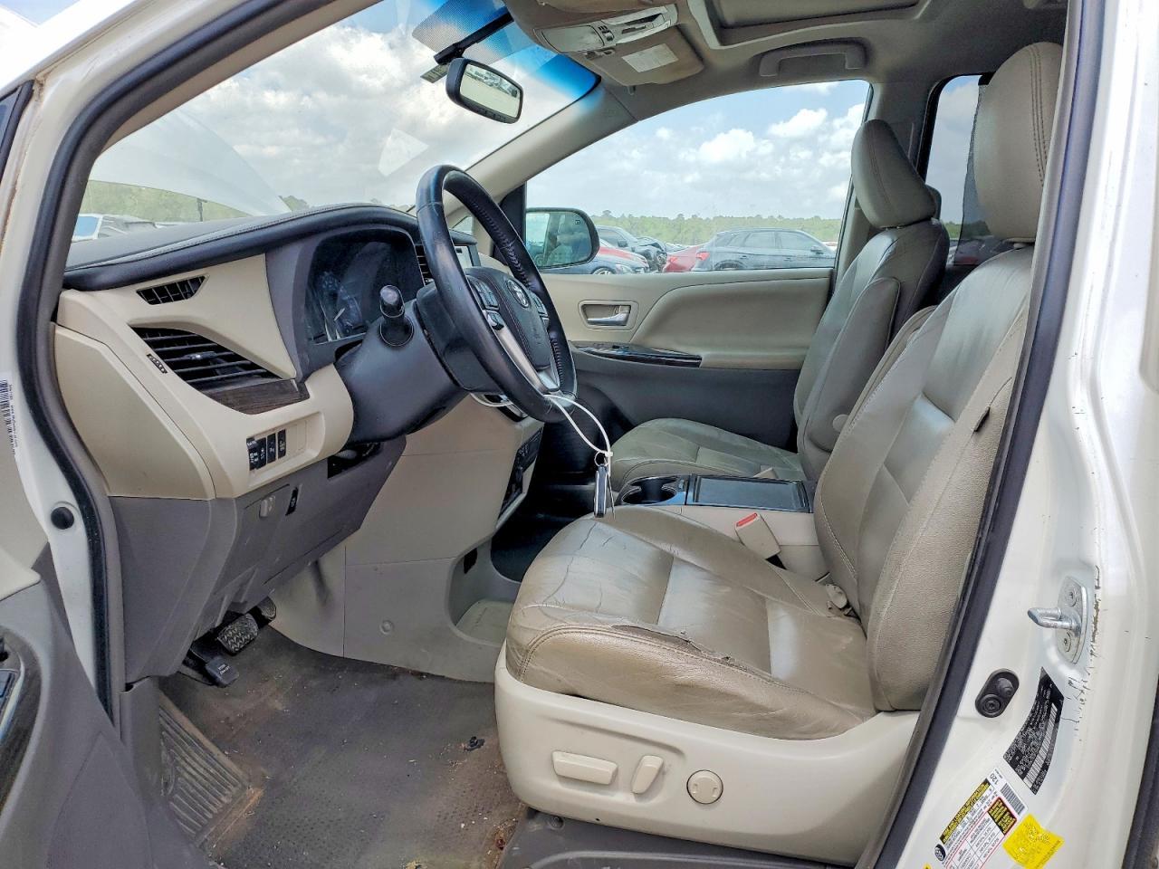 2015 TOYOTA SIENNA