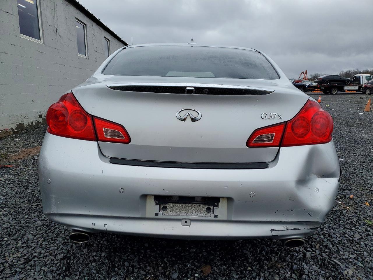 2011 INFINITI G37