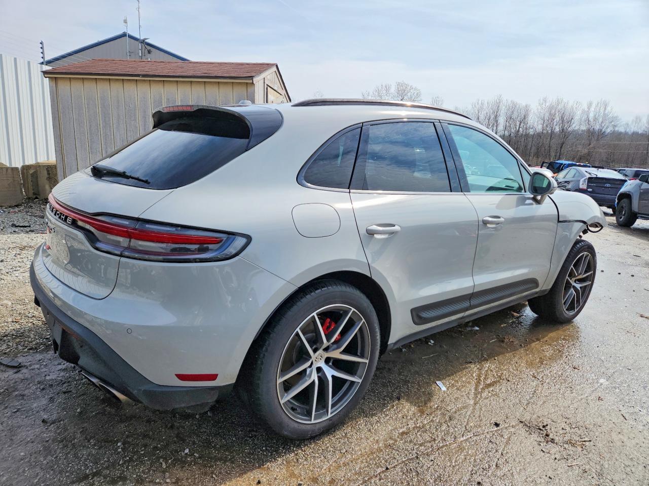 2024 PORSCHE Macan