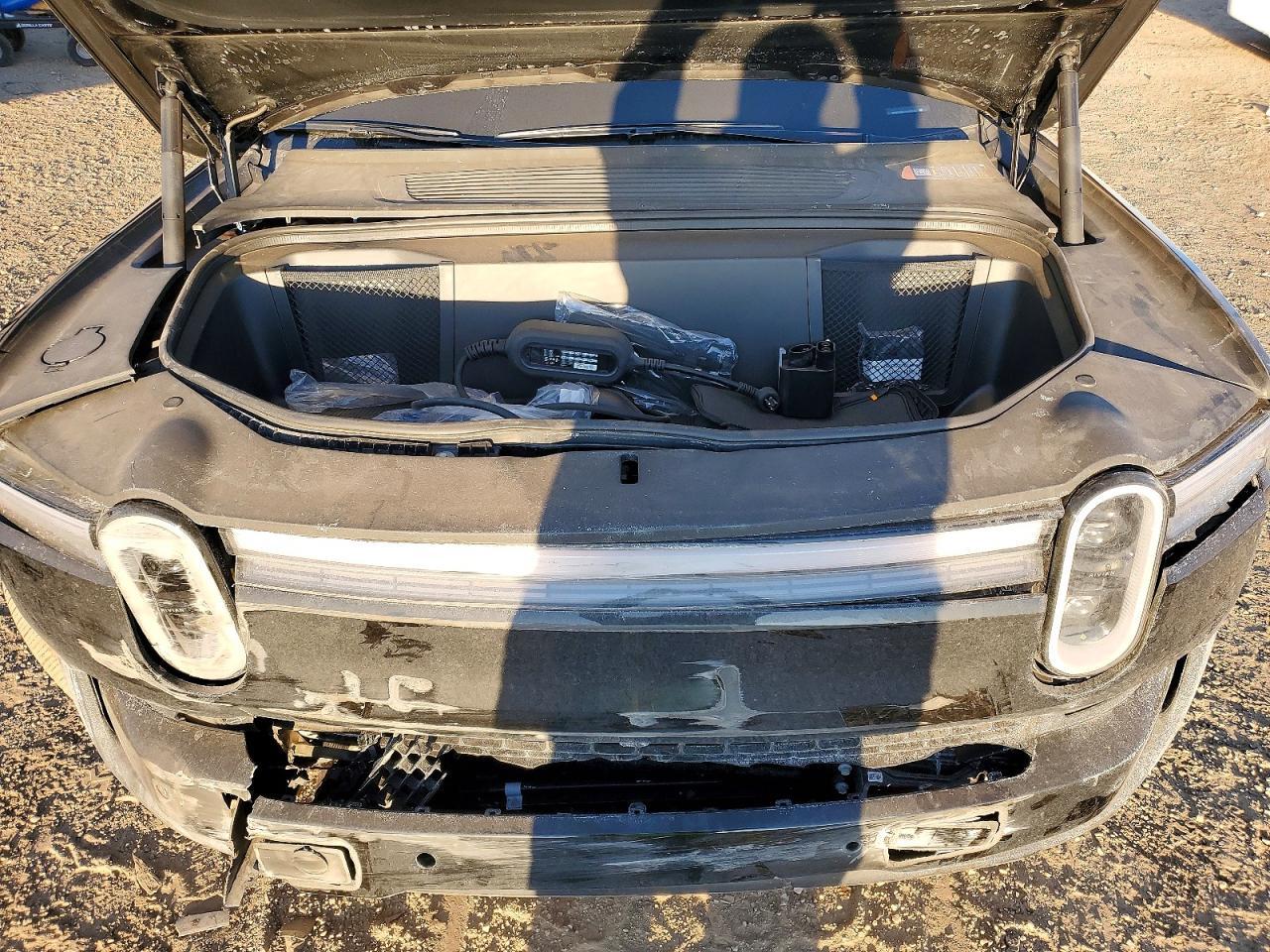 2025 RIVIAN R1s