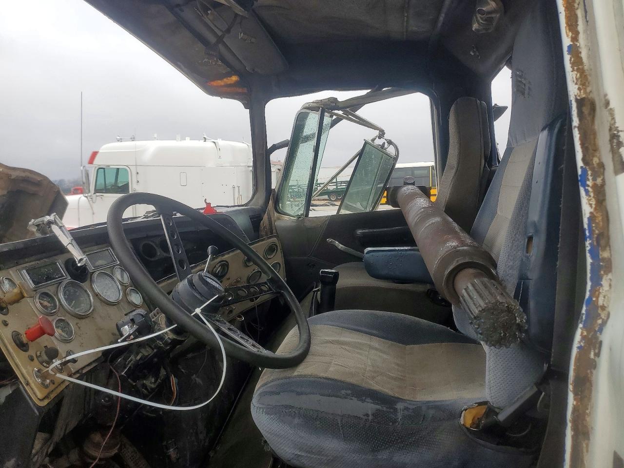 1994 FORD La9000