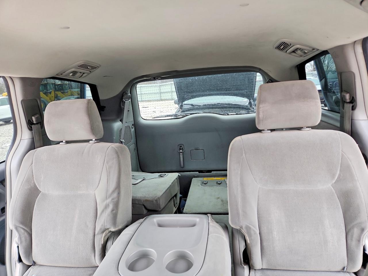 2004 TOYOTA SIENNA