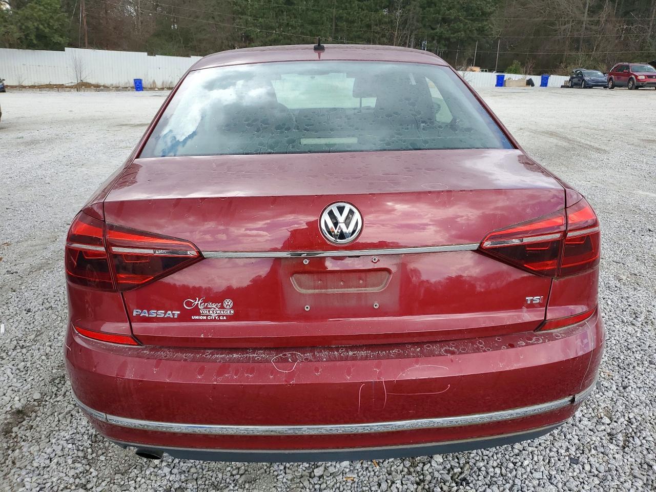2017 VOLKSWAGEN Passat