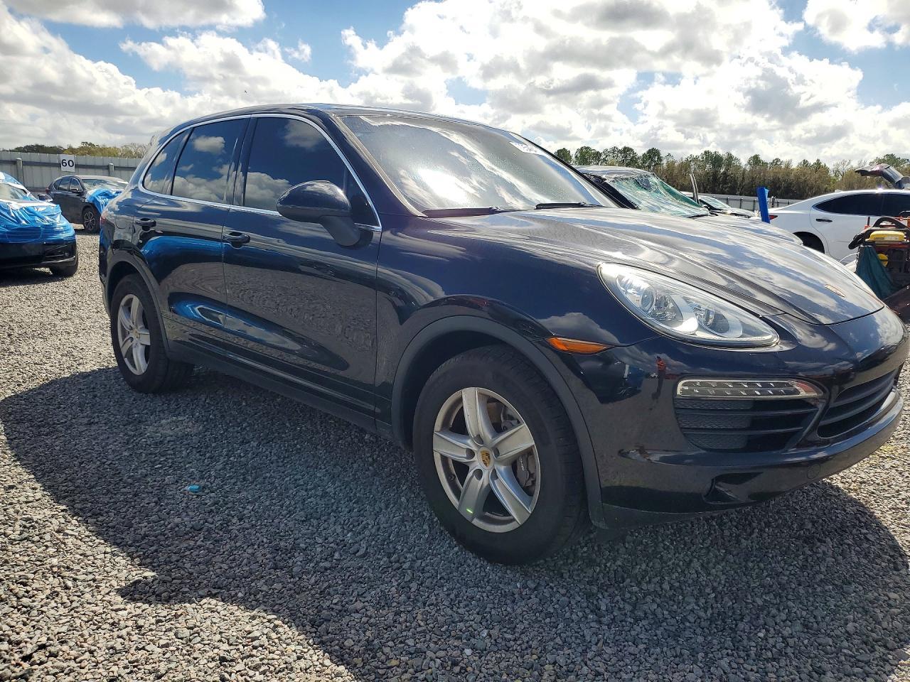 2014 PORSCHE CAYENNE