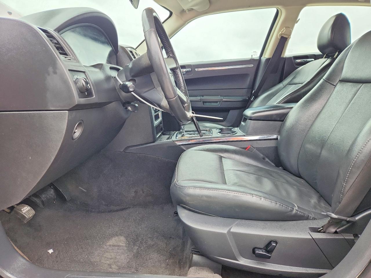 2010 CHRYSLER 300