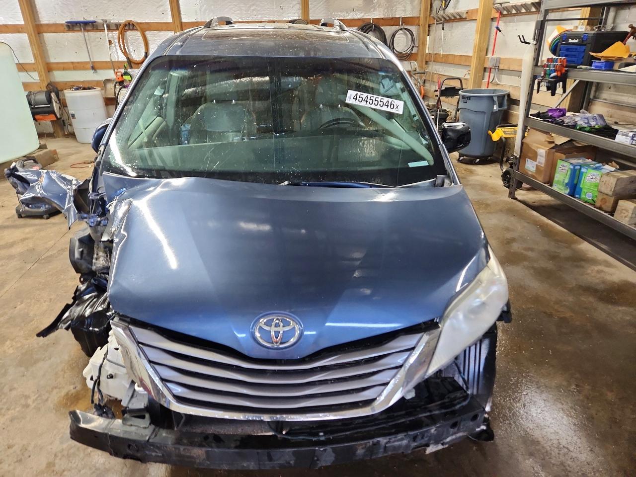 2015 TOYOTA SIENNA