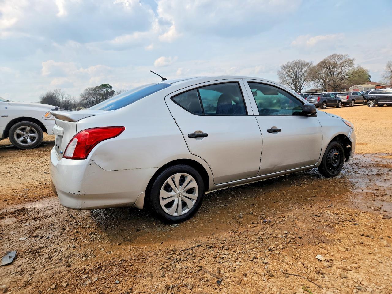 2015 NISSAN VERSA