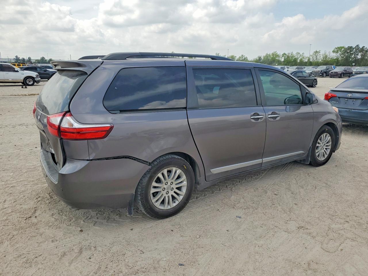 2016 TOYOTA SIENNA