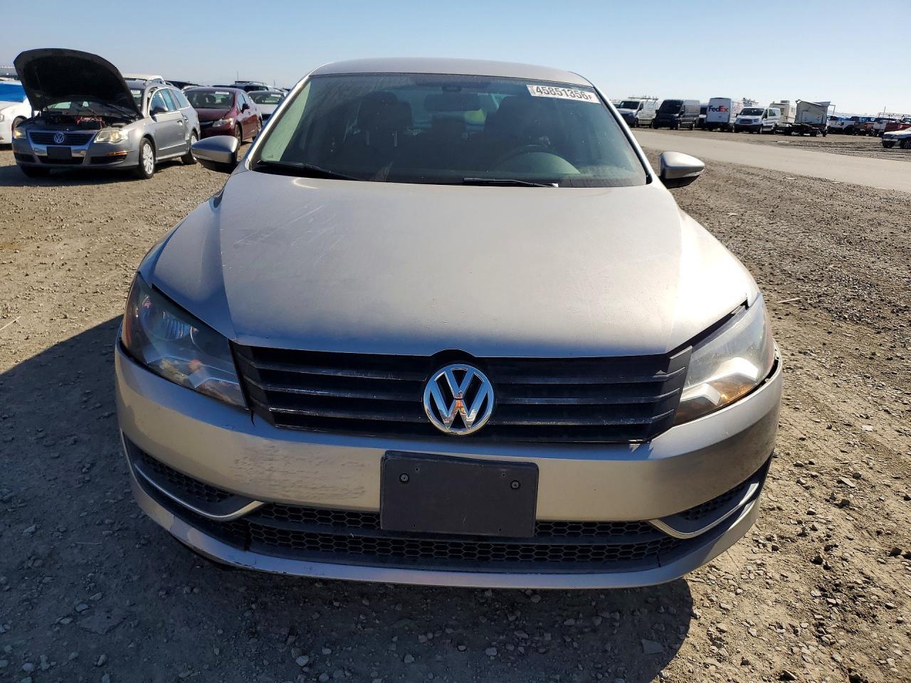 2012 VOLKSWAGEN Passat