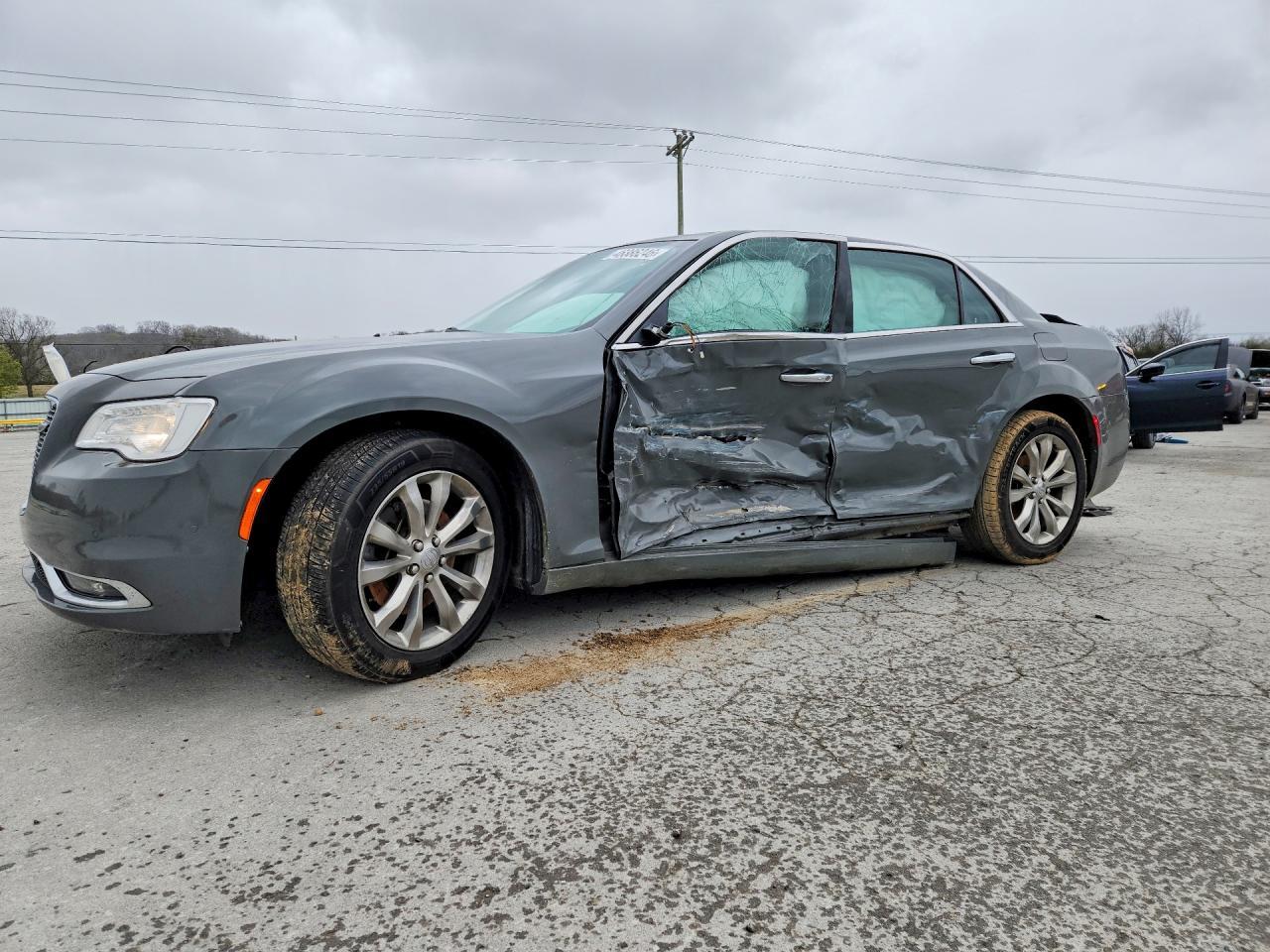 2019 CHRYSLER 300