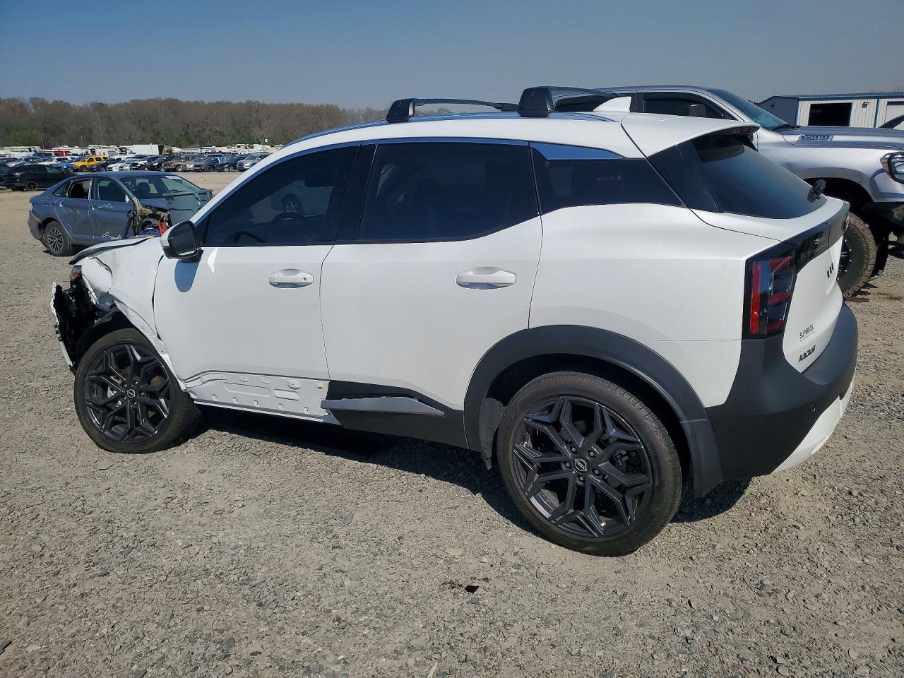 2025 NISSAN KICKS