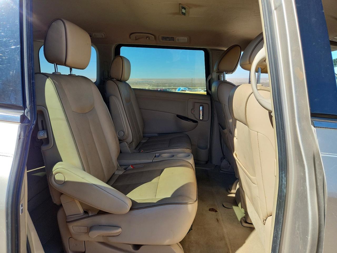 2012 NISSAN Quest