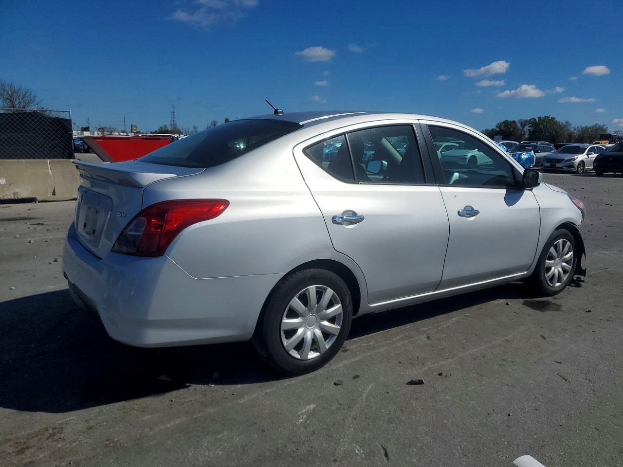 2018 NISSAN VERSA