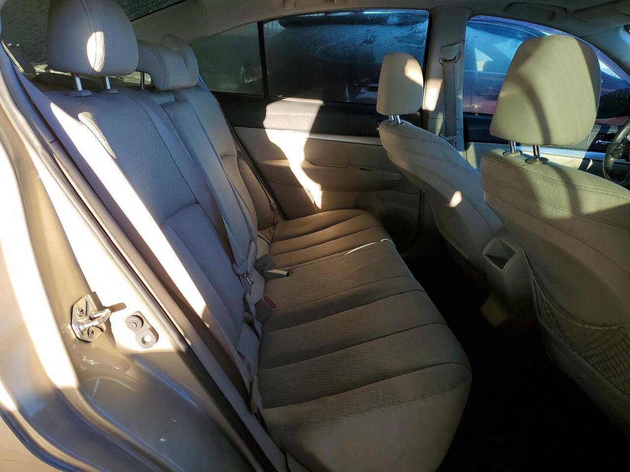 2010 SUBARU Legacy