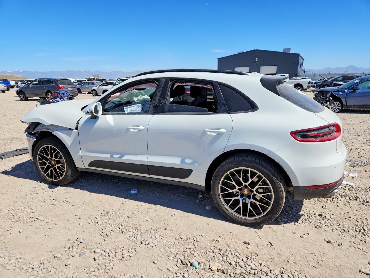 2017 PORSCHE Macan