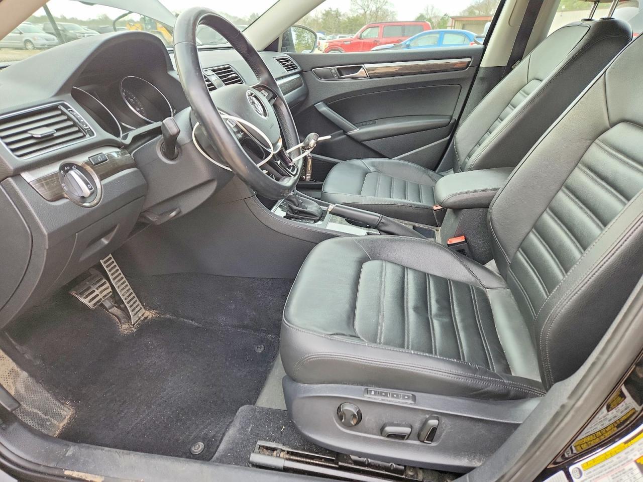2016 VOLKSWAGEN Passat