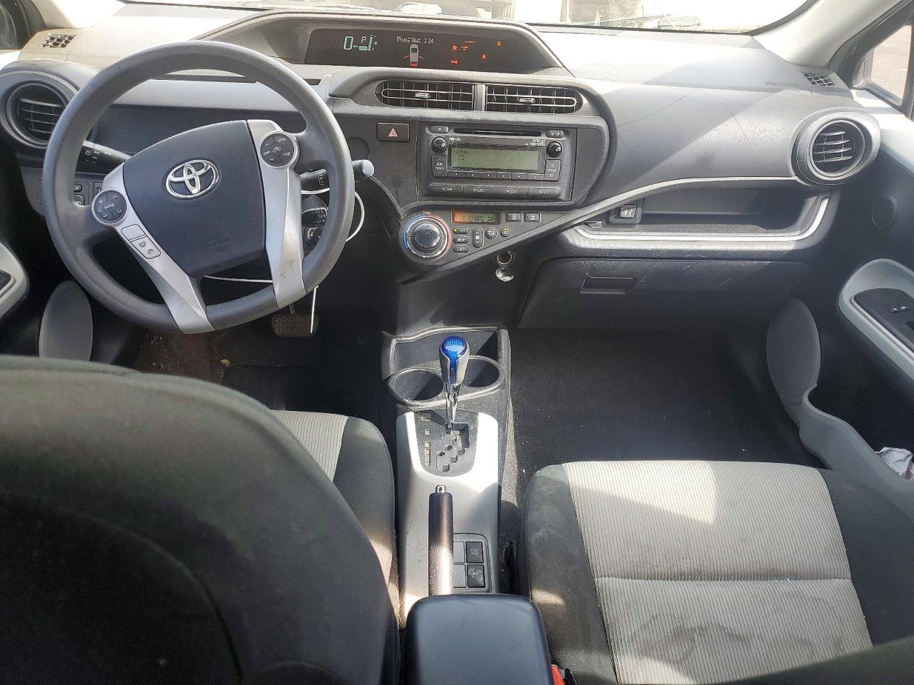 2014 TOYOTA Prius c