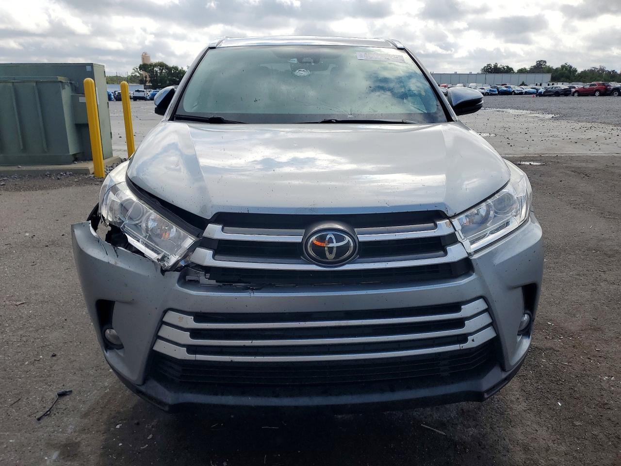 2017 TOYOTA HIGHLANDER