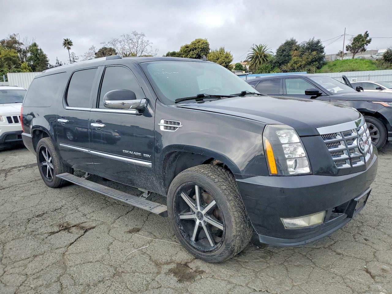 2011 CADILLAC Escalade ESV