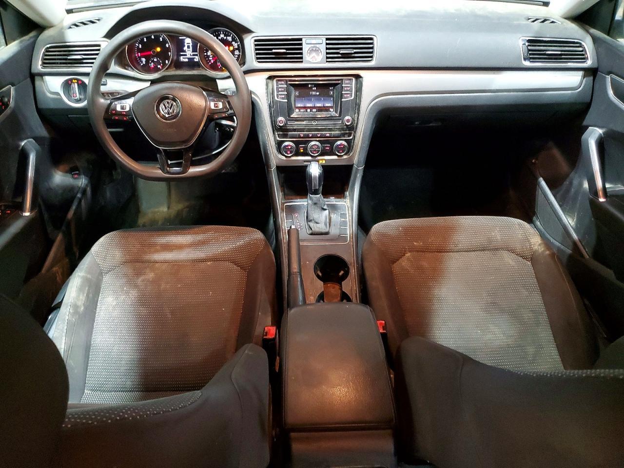 2016 VOLKSWAGEN Passat