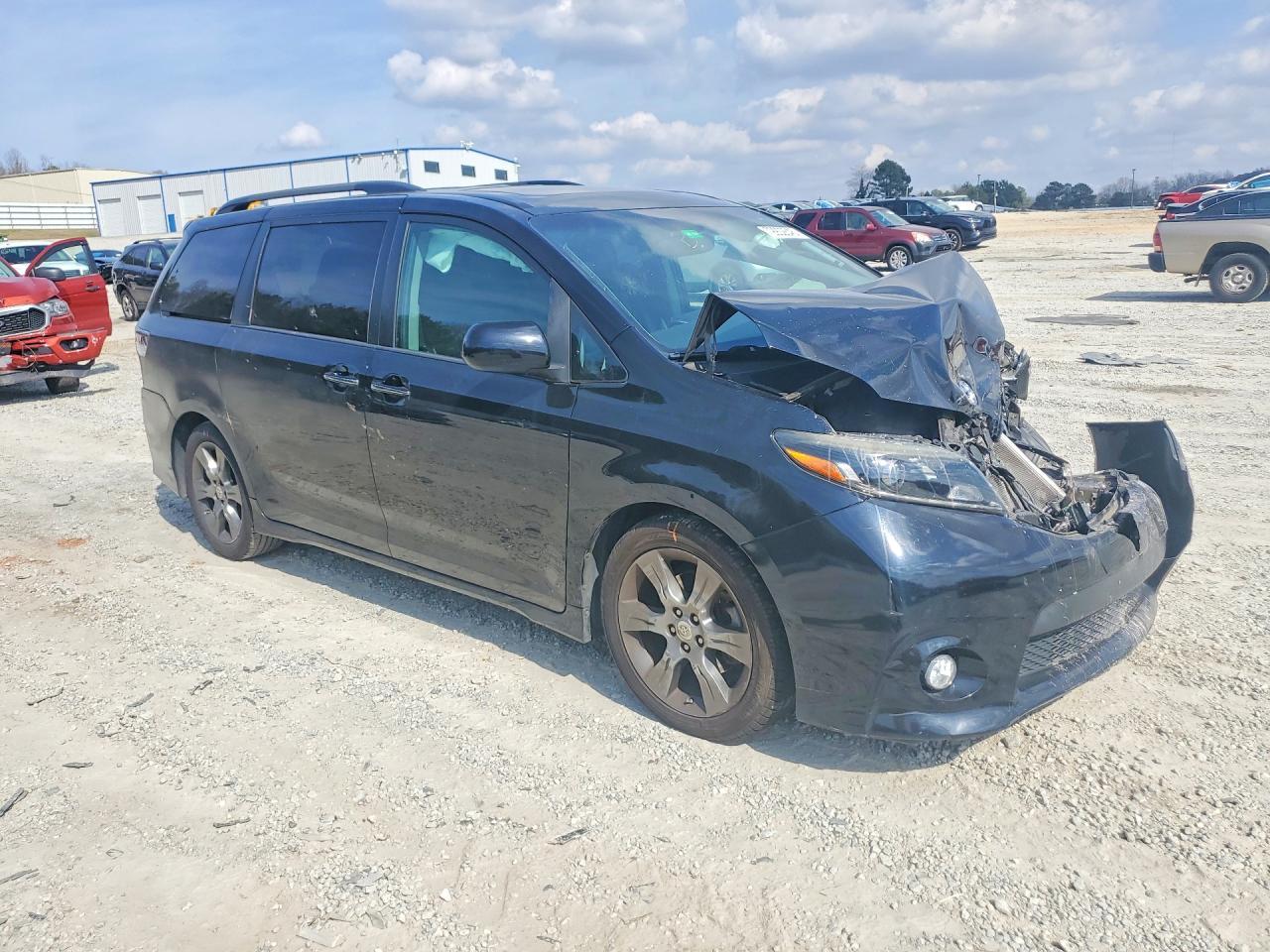 2016 TOYOTA SIENNA
