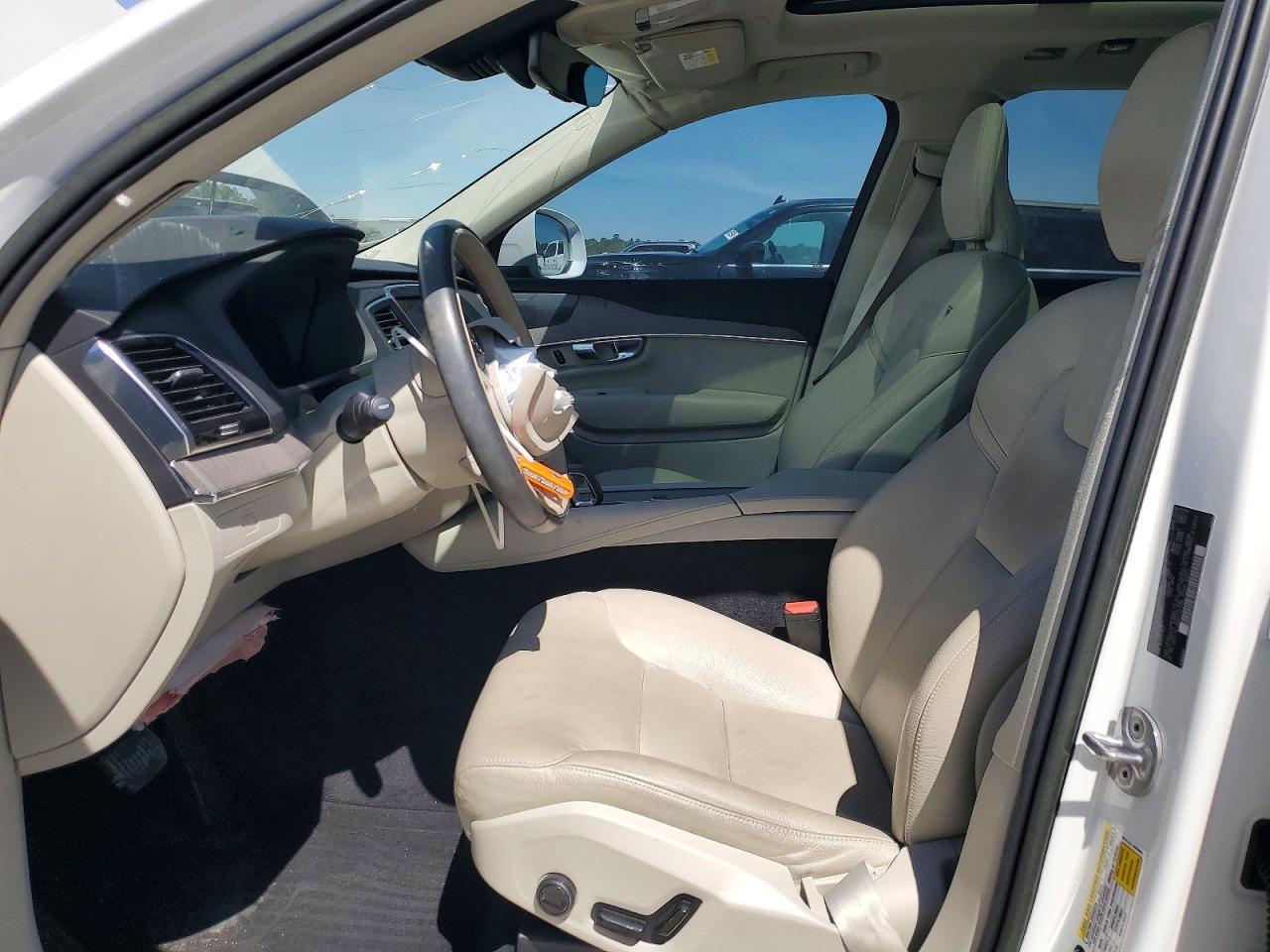 2023 VOLVO XC90