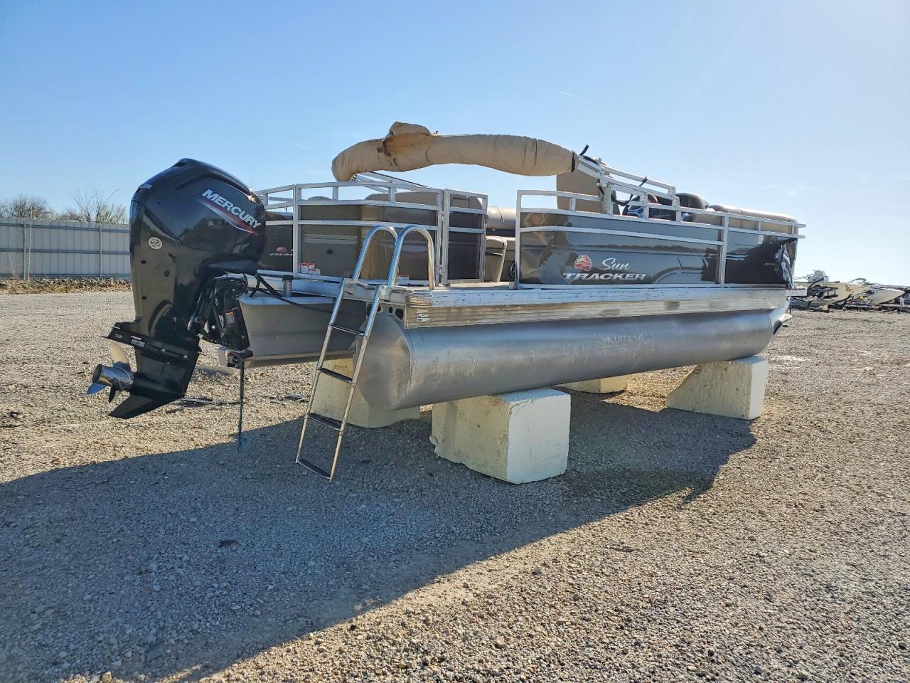2024 Sun Tracker Boat
