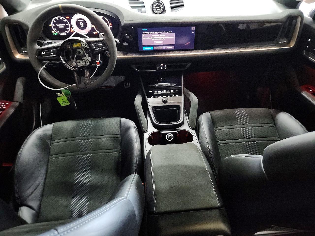 2024 PORSCHE CAYENNE