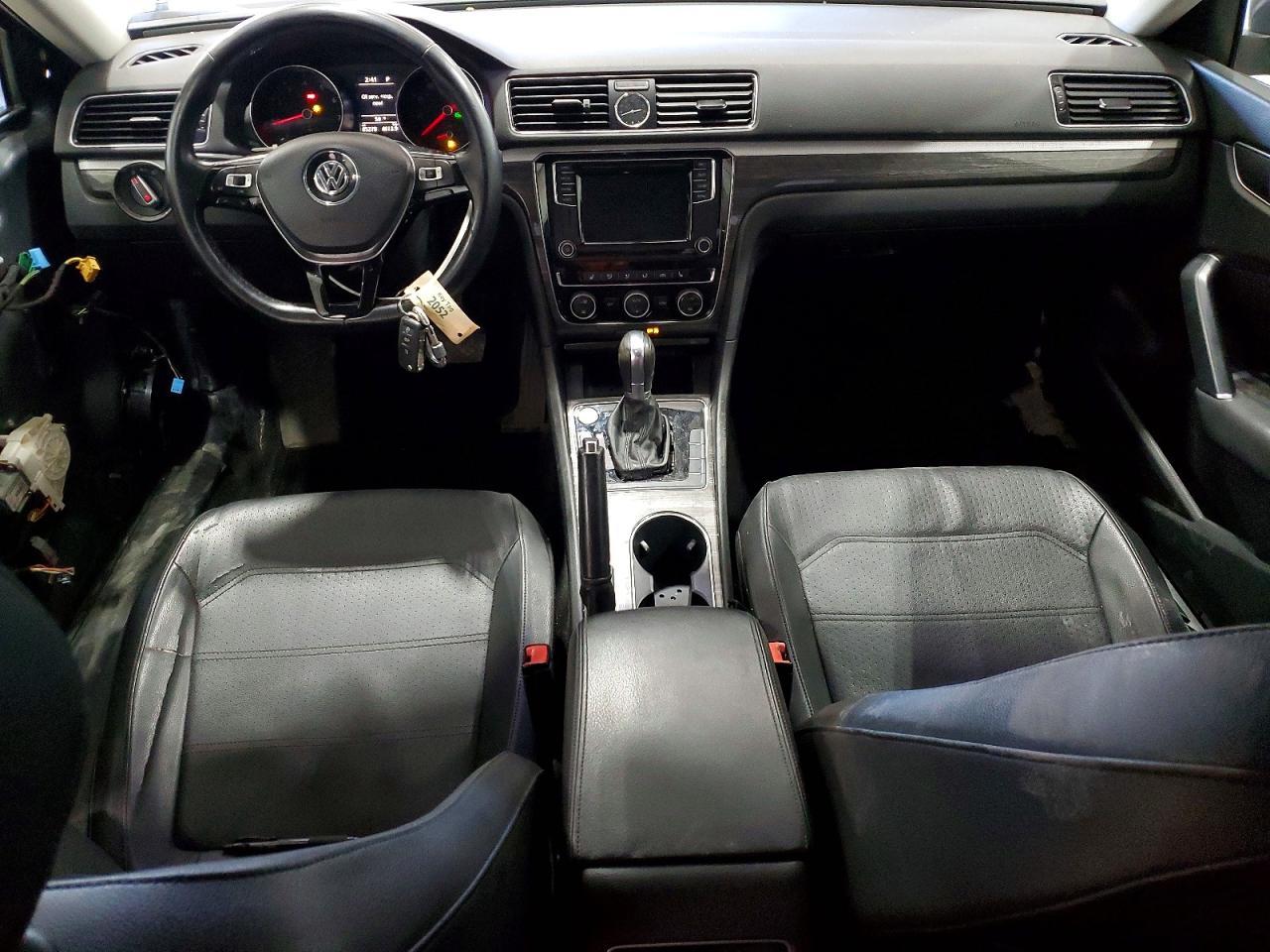 2017 VOLKSWAGEN Passat