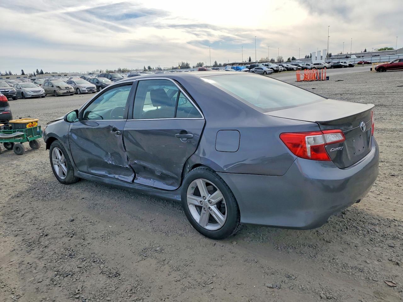 2014 TOYOTA CAMRY