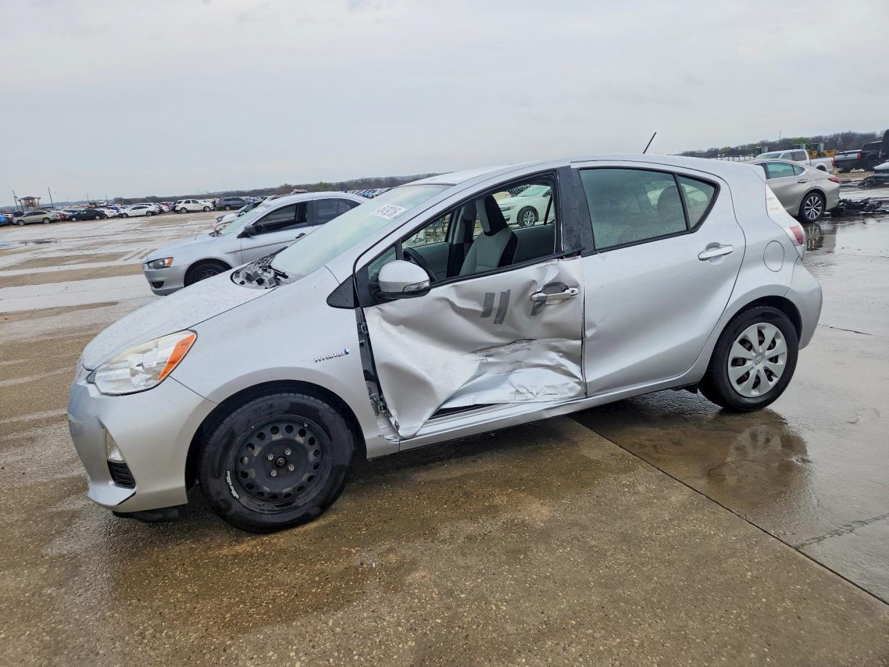 2014 TOYOTA Prius c