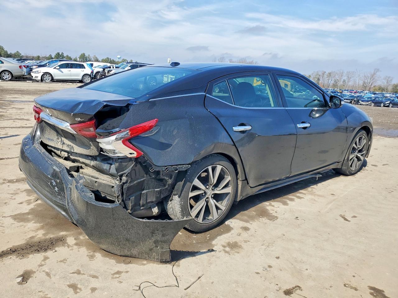 2017 NISSAN Maxima