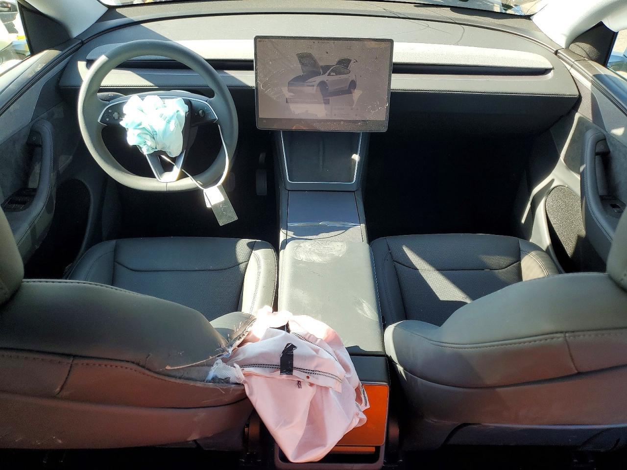 2026 TESLA MODEL Y