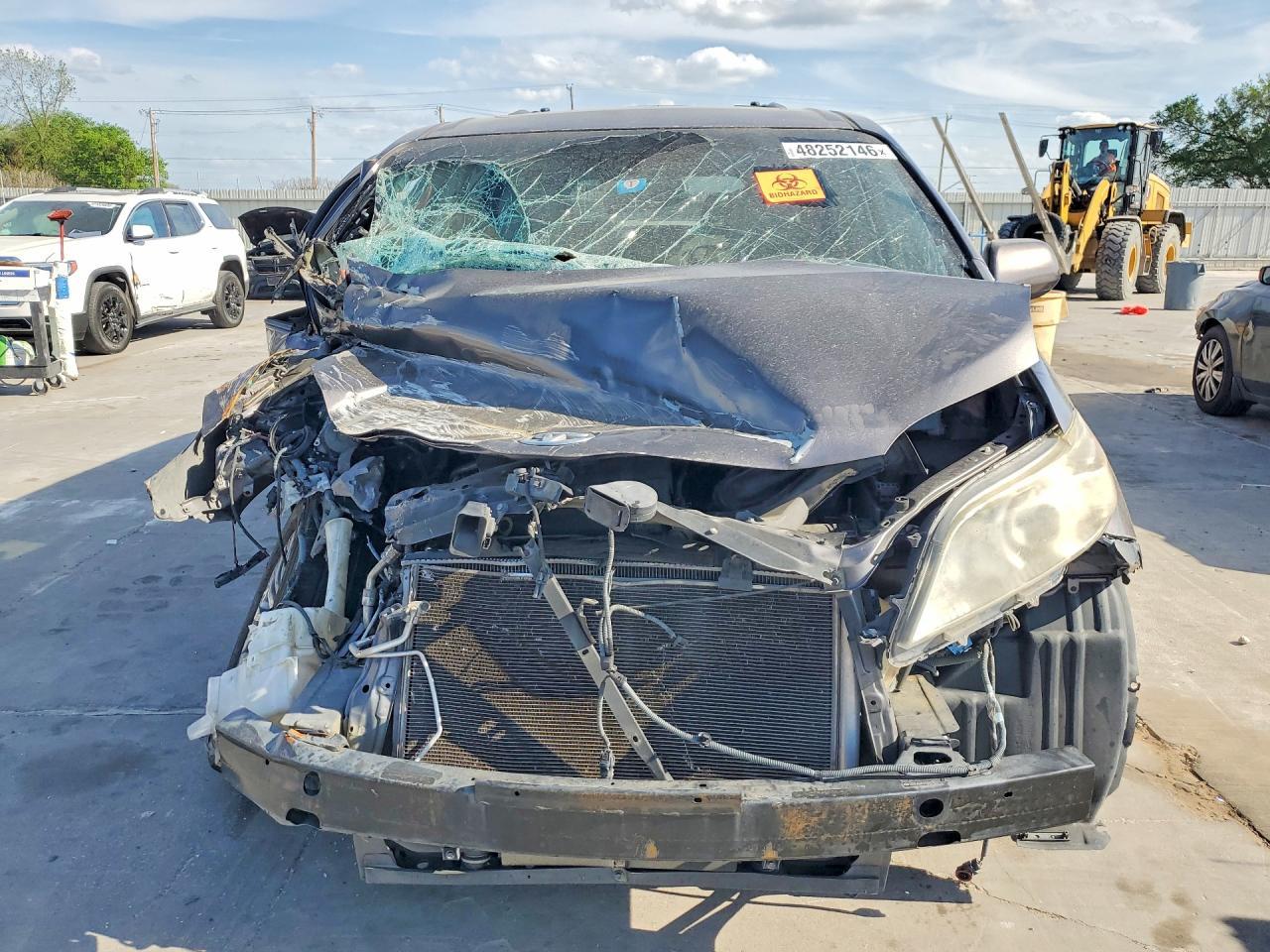 2014 TOYOTA SIENNA