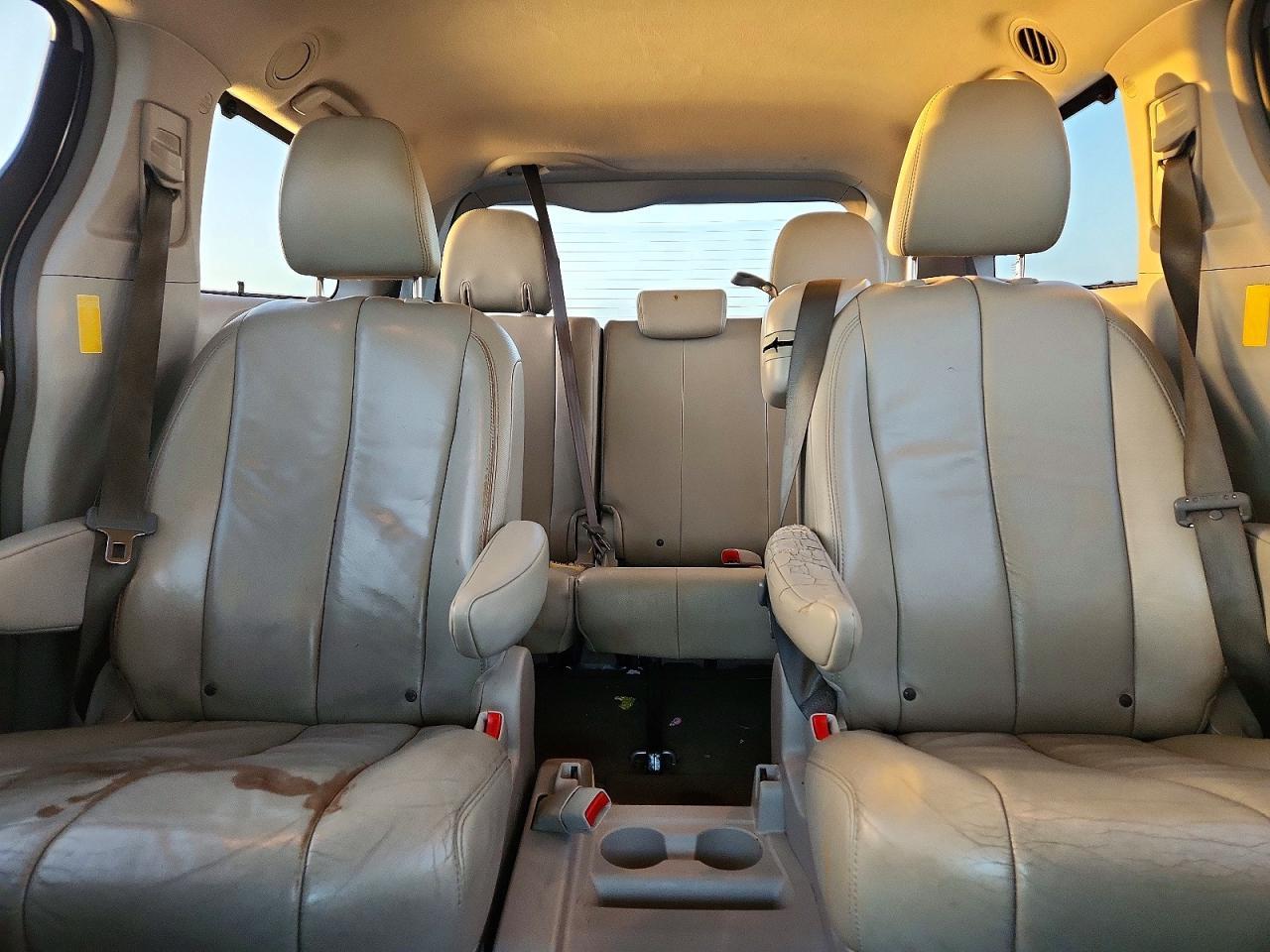 2014 TOYOTA SIENNA